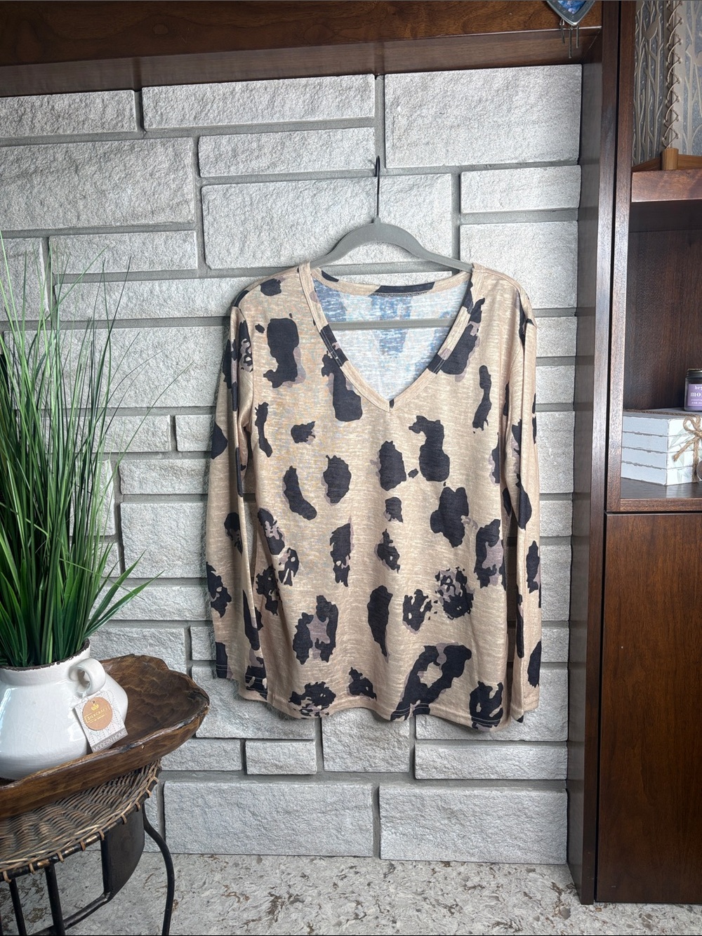 Women's V-Neck Long Sleeve Leopard Print Top - Beige